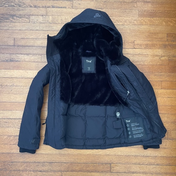 Aritzia TNA The Summit Short Down Black Parka Size XS - Picture 9 of 13